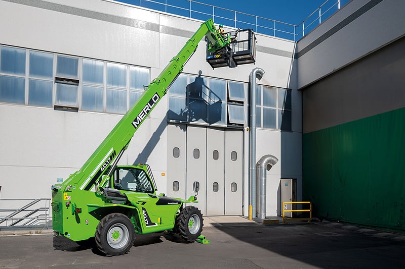 Stabilised P40.17 with integrated man basket attachment